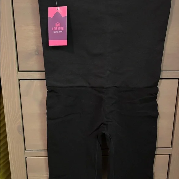 Empetua High-Waisted Shaper Shorts - Picture 2 of 6